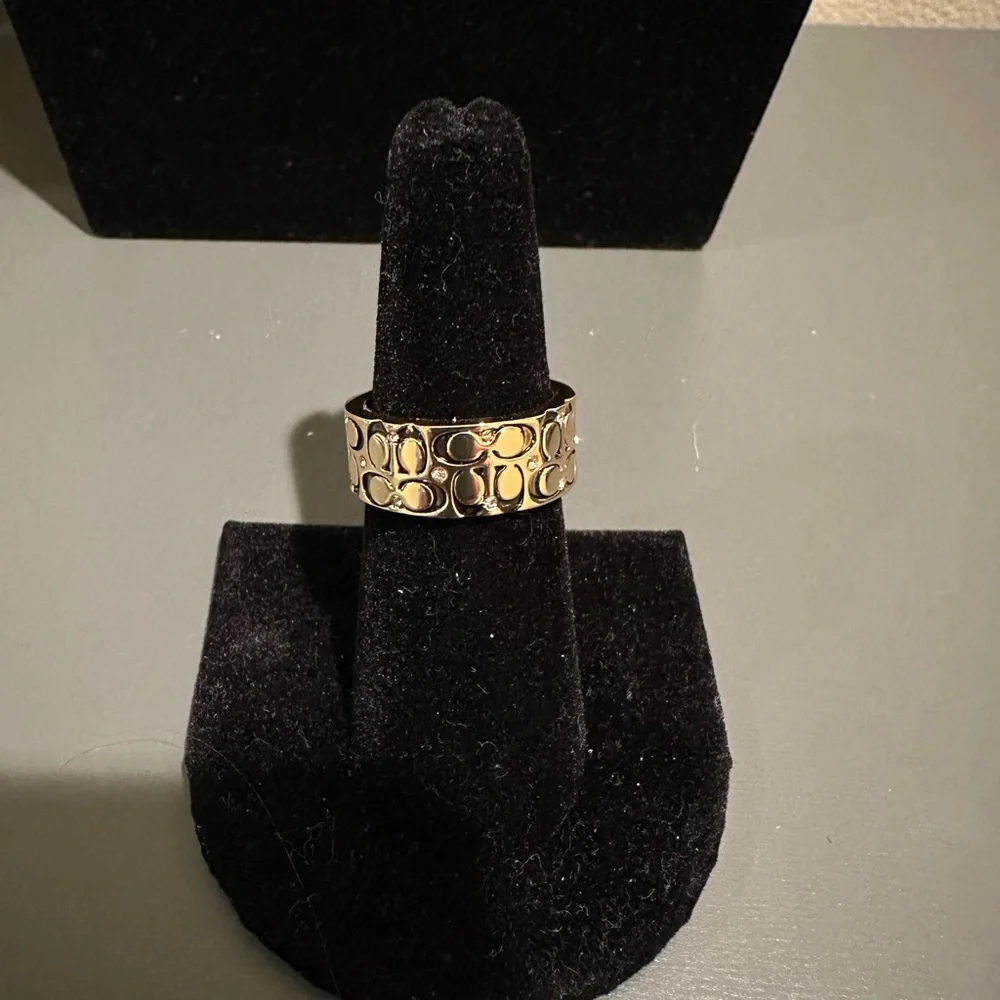 Coach Signature C Gold-Tone Pattern Ring size 6.5 - Picture 5 of 7